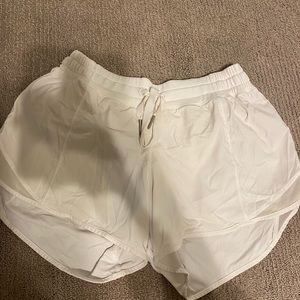 old style lululemon low rise hotty hot shorts size 6